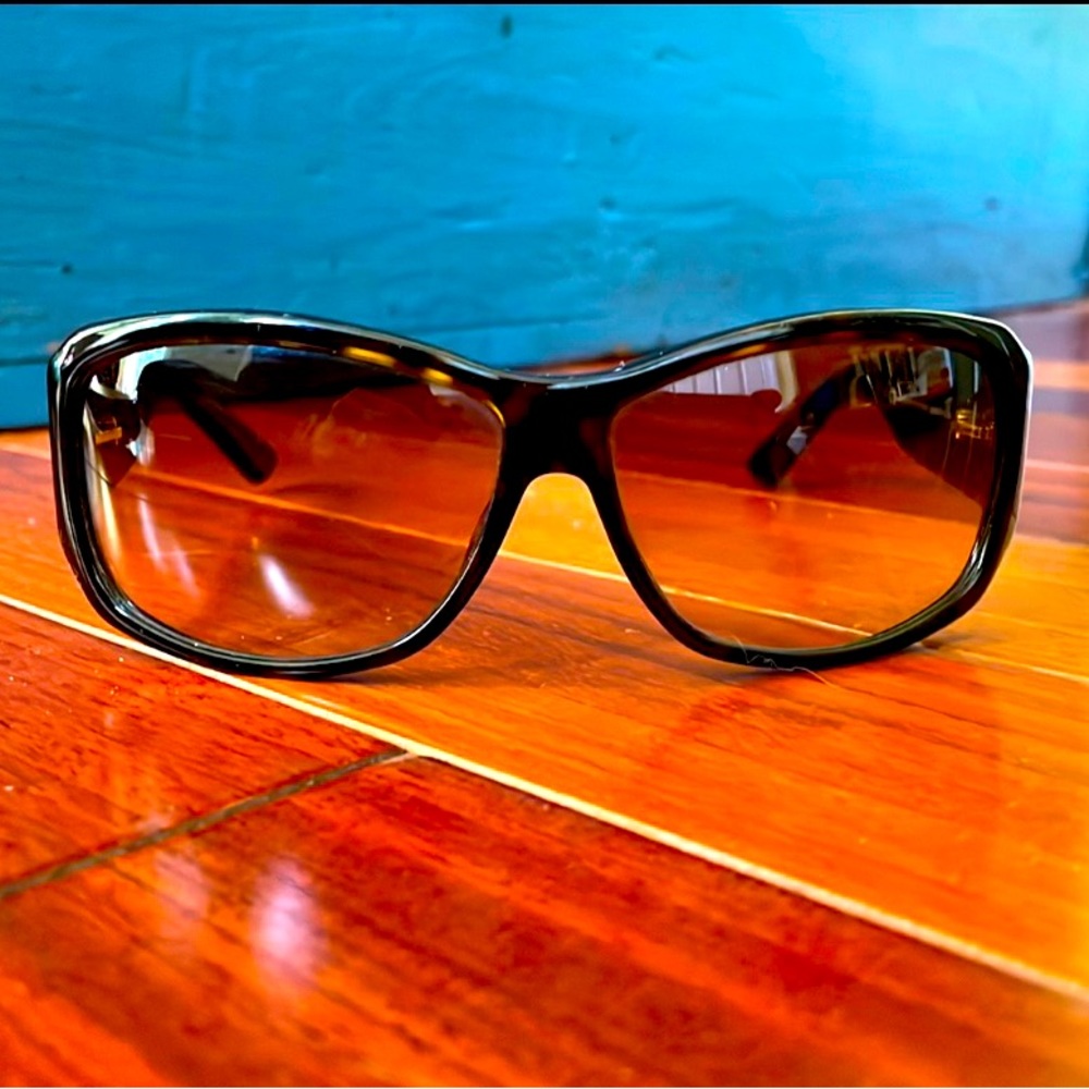 Gucci tortoiseshell sunglasses